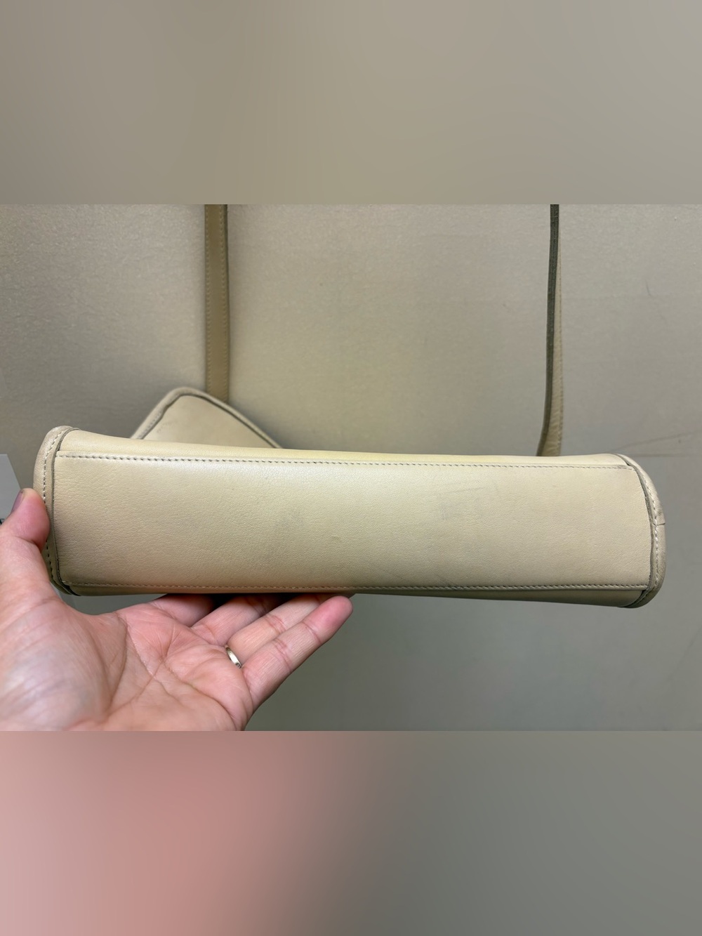 Vintage Coach Sutton Bag #9814 
Cream Leather Crossbody-see pics for stains - Picture 8 of 16